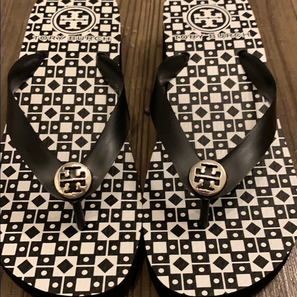 🖤  Tory Burch Black/White Wedge Flip Flops